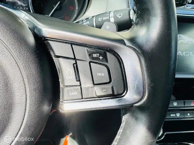 Jaguar XE 2.0 D Portfolio 2015 Diesel 25