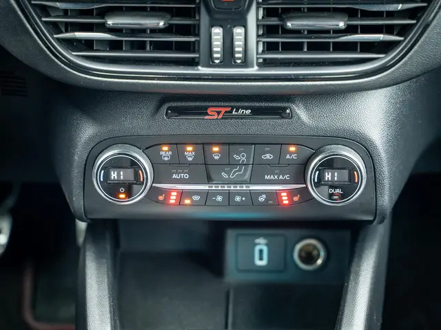 Ford Focus Wagon 1.0 EcoBoost ST Line 2019 Benzine 36