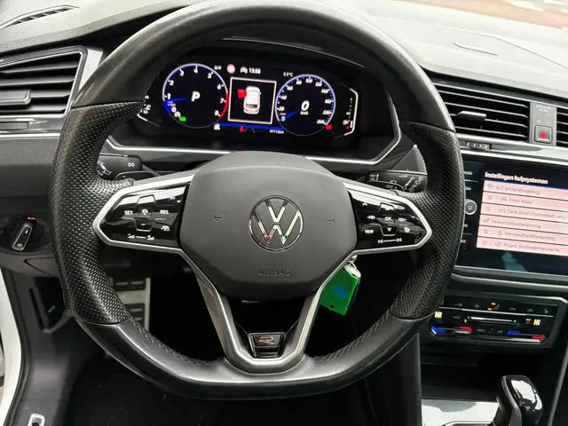 Volkswagen Tiguan 1.5 TSI R-Line Pano 2022 Benzine 34