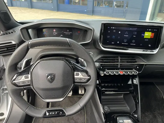 Peugeot 2008 1.2 Hybrid 145 PK GT 2025 Hybride Benzine 11