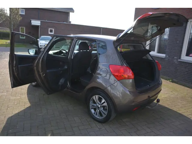 Kia Venga 1.6 CVVT automaat 2016 Benzine 18