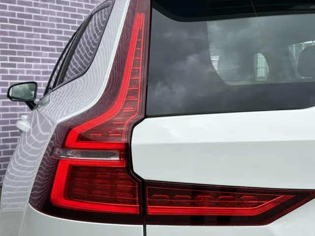 Volvo V60 2.0 T4 R-Design 2020 Benzine 8