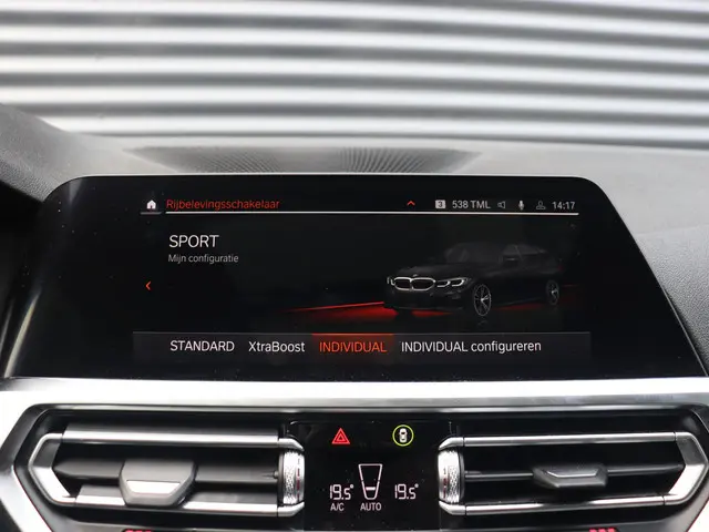 BMW 3 Serie Touring 330e 2021 Hybride Benzine 31