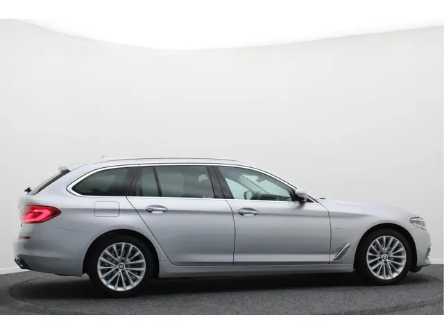 BMW 5 Serie Touring 520i High Executive 2018 Benzine 9