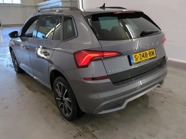 Škoda Kamiq 1.5 TSI ACT Sport Business 2023 Benzine 2
