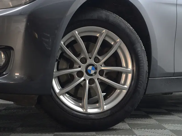 BMW 3 Serie 320i High Executive Aut- 2012 Benzine 25