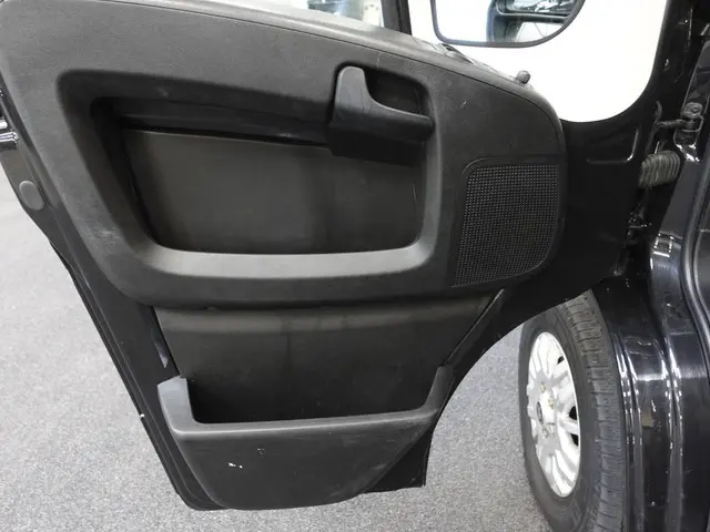 Peugeot Boxer 165PK L3H2 Premium 2021 Diesel 17