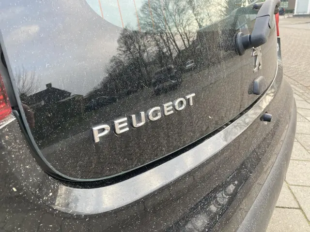 Peugeot 107 1.0 Active 2013 Benzine 8