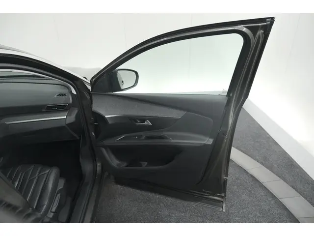 Peugeot 3008 PureTech 130 EAT6 Allure 2017 Benzine 66