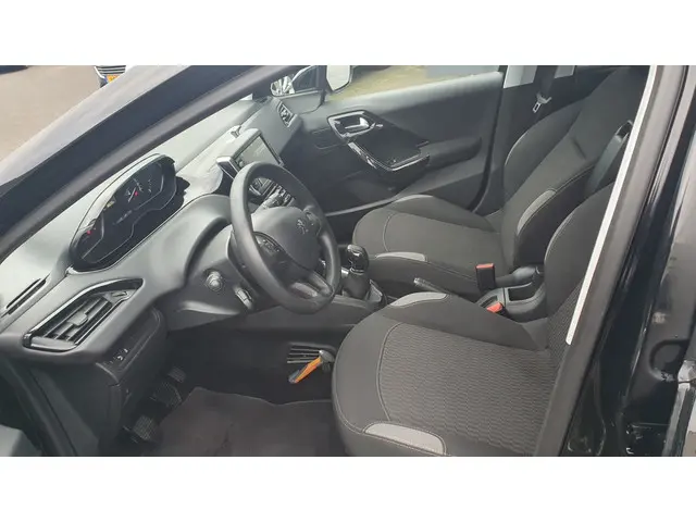 Peugeot 208 1.2 PureTech Blue Lion 2016 Benzine 9