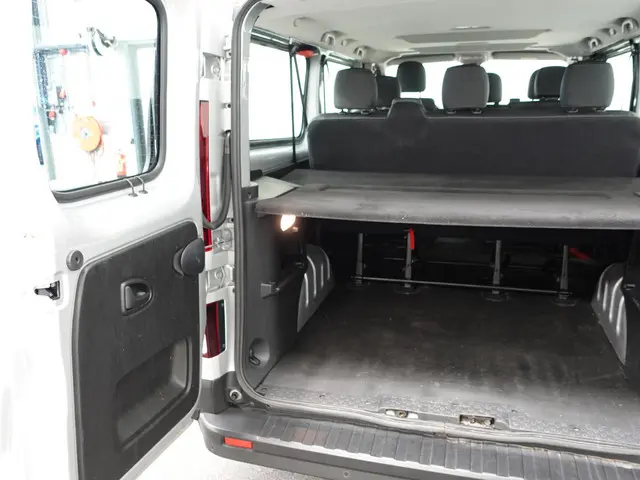 Renault Trafic Passenger 2.0 dCi 120 L2H1 2019 Diesel 30