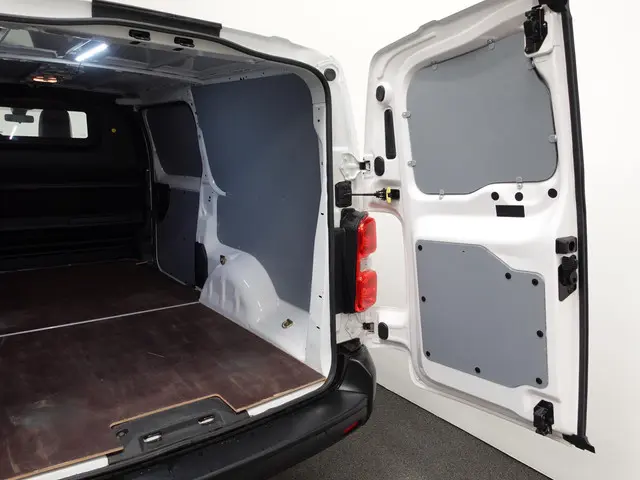 Toyota ProAce 122pk Automaat L3H1 Long 2021 Diesel 10