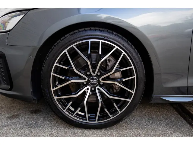 Audi A4 Avant 45 TFSI quattro edition one 2020 Benzine 15
