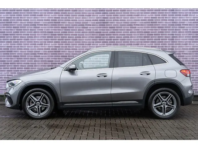Mercedes-Benz GLA 250 e AMG Line 2021 Hybride Benzine 12