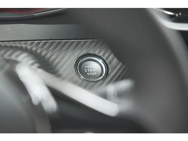 Peugeot 208 PureTech 100 Allure Pack 2023 Benzine 39