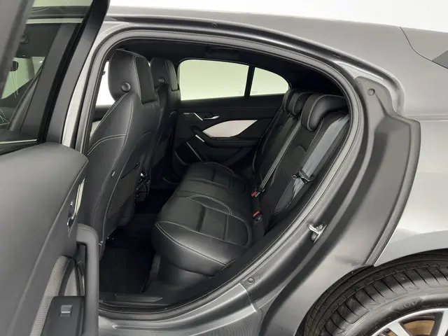 Jaguar I-PACE EV400 HSE 90 kWh AWD 2018 Elektrisch 10