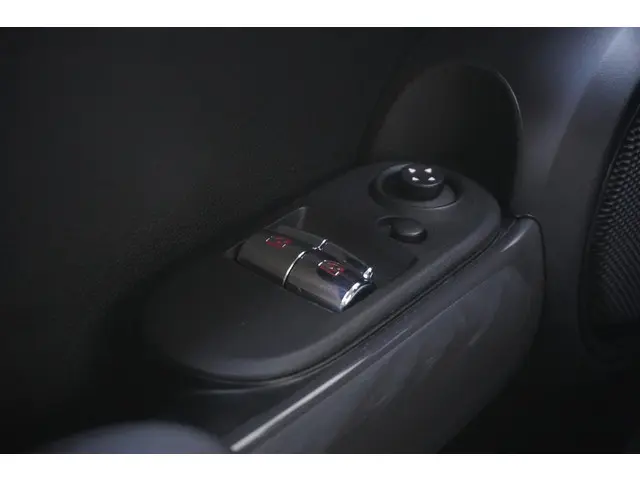 MINI 3-Deurs Cooper C 2019 Benzine 23