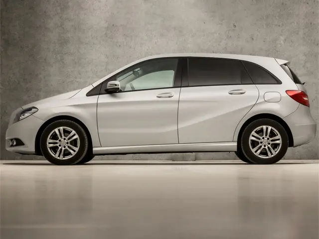 Mercedes-Benz B-Klasse 180 Prestige Sport 2014 Benzine 2