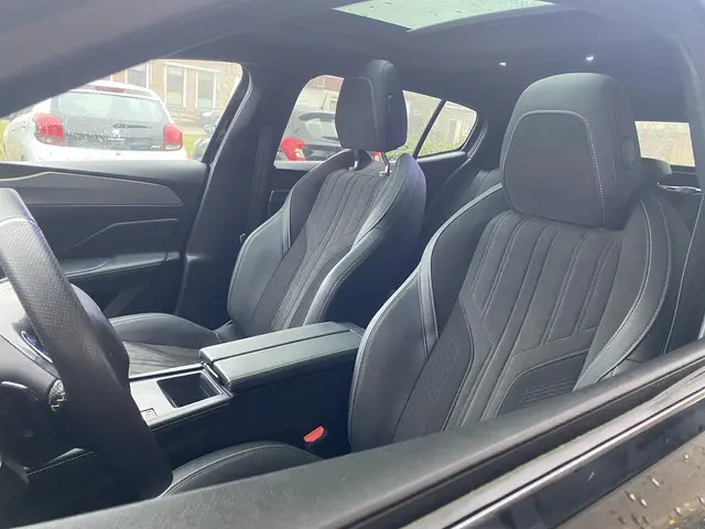 Peugeot 408 1.6 HYbrid GT 180 EAT8 2024 Hybride Benzine 6