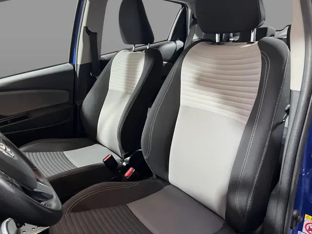 Toyota Yaris 1.5 Hybrid Design 2017 Hybride Benzine 6