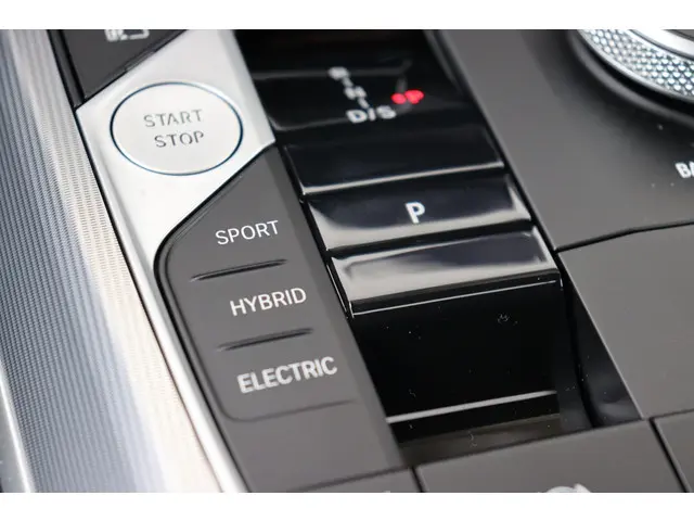 BMW 3 Serie 320e 2025 Hybride Benzine 24