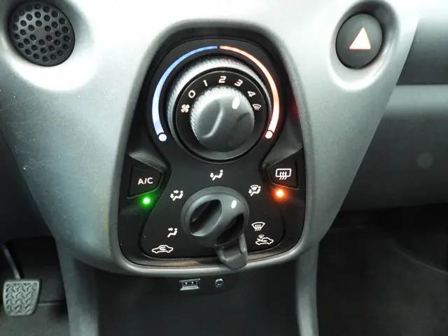 Toyota Aygo 1.0 VVT-i x-play 2022 Benzine 23