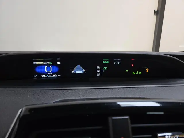 Toyota Prius 1.8 Dynamic 2018 Hybride Benzine 19