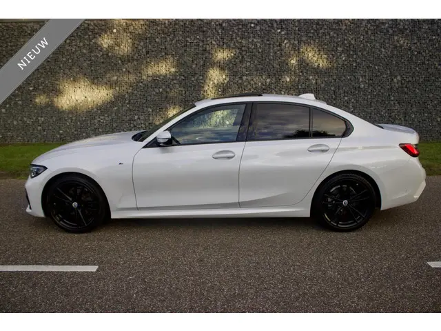 BMW 3 Serie 320i High Executive 2022 Benzine 12