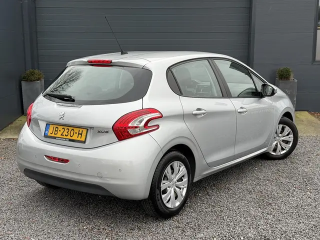 Peugeot 208 1.2 VTi Allure 2014 Benzine 4