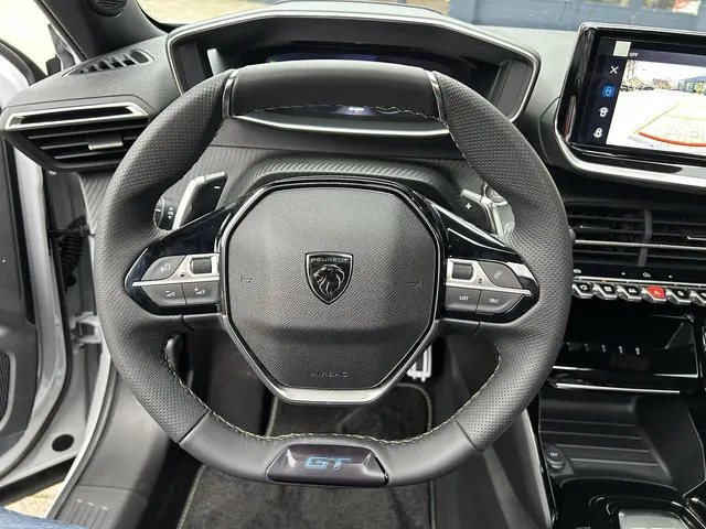 Peugeot 2008 1.2 Hybrid 145 PK GT 2025 Hybride Benzine 12