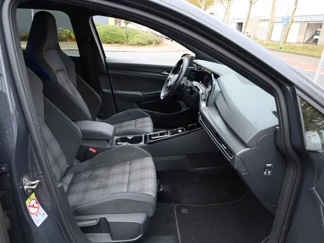 Volkswagen Golf GTE 2022 Hybride Benzine 31