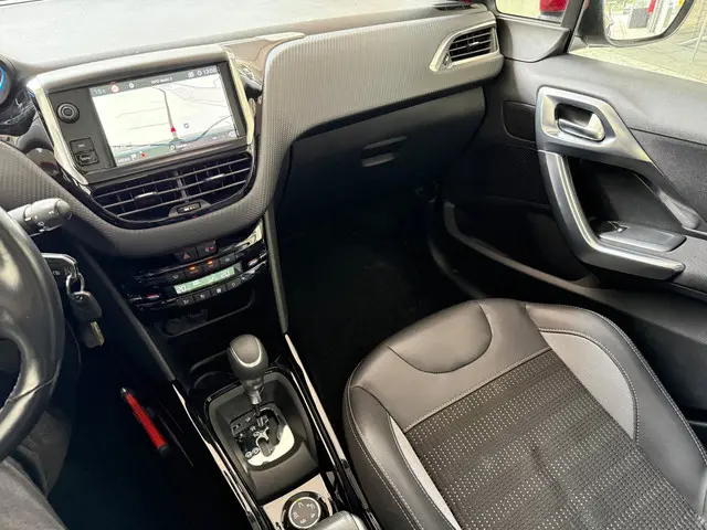 Peugeot 2008 1.2 PureTech Allure Automaat 2018 Benzine 15
