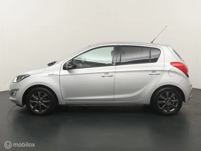 Hyundai i20 1.2 HP i-Motion Comfort 2015 Benzine 2