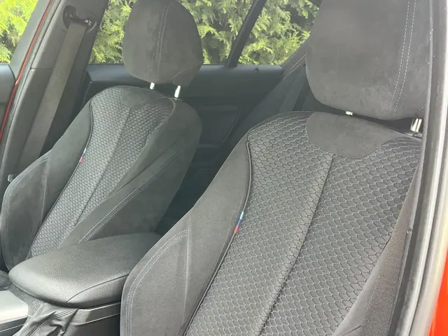 BMW 1 Serie 118i M Sport High Executive 2013 Benzine 33