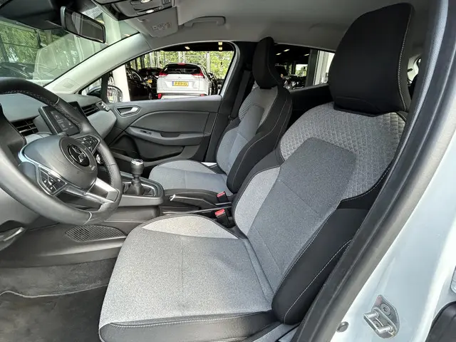 Mitsubishi Colt 1.0T MT Intense 2024 Benzine 7