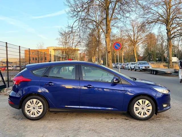 Ford Focus 1.0 Trend Edition 2015 Benzine 6