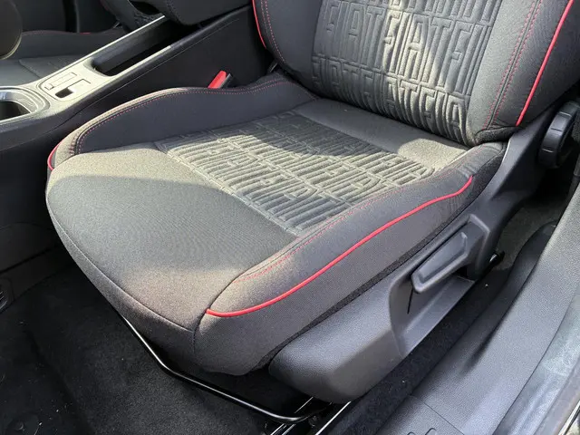 Fiat 600 600e RED 54 kWh 2025 Elektrisch 37