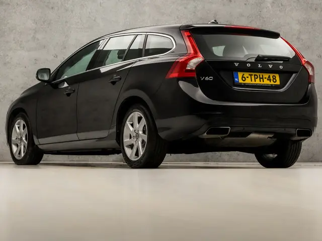Volvo V60 1.6 T3 Momentum Sport 2014 Benzine 3
