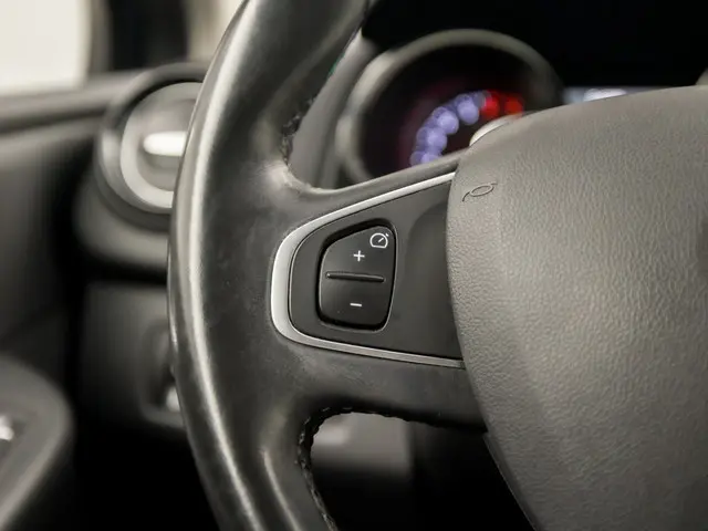 Renault Clio 0.9 TCe Intens Sport 2019 Benzine 18