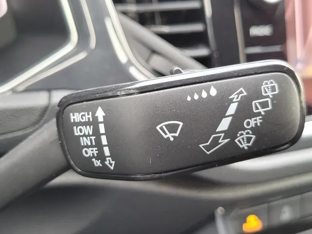 Volkswagen T-Roc 1.5 TSI Sport 2020 Benzine 32