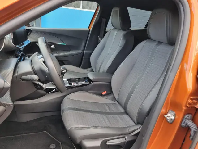 Peugeot 2008 1.2 PureTech Allure 2023 Benzine 12