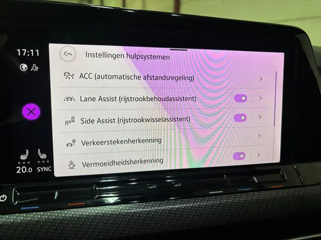 Volkswagen Golf 1.5 eTSI R-Line 2021 Hybride Benzine 31