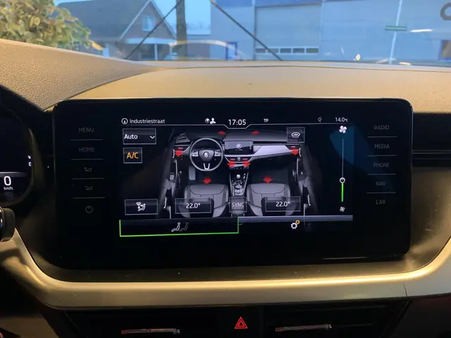 Škoda Kamiq 1.0 TSI Sport Business 2020 Benzine 19