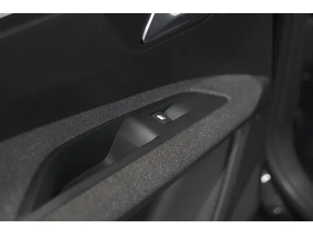 Peugeot 5008 PureTech 130 EAT8 Active Pack 2023 Benzine 28