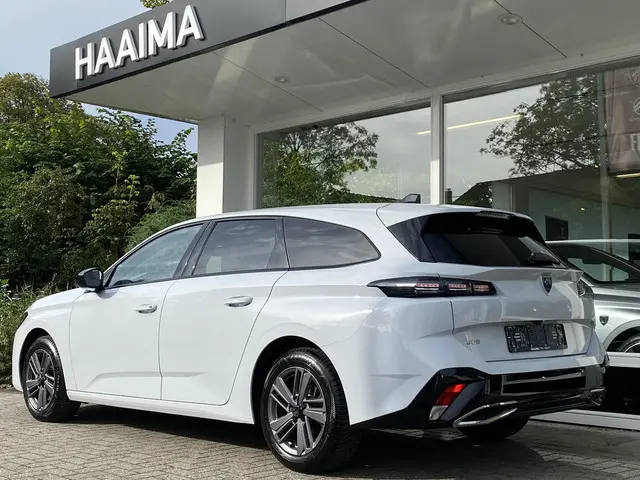 Peugeot 308 SW 1.2T 130pk Automaat Allure 2024 Benzine 4