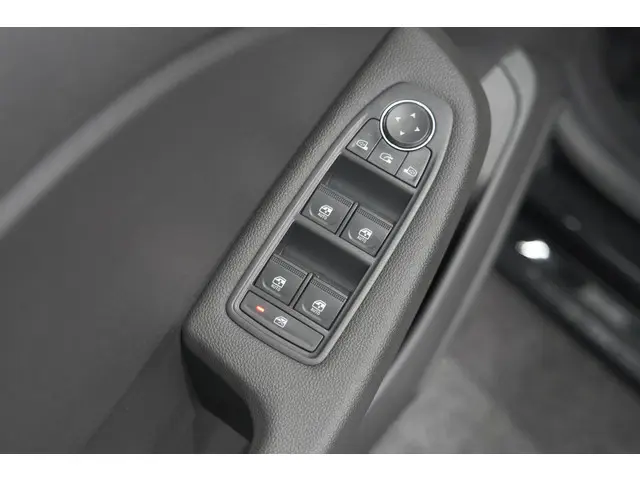 Renault Clio TCe 90 Evolution 2024 Benzine 28