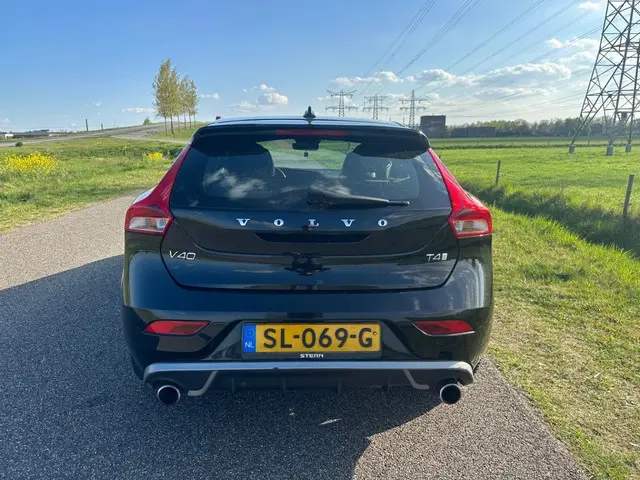 Volvo V40 2.0 T4 Bns Sport PRIJS IS EX BPM ! 2018 Benzine 7
