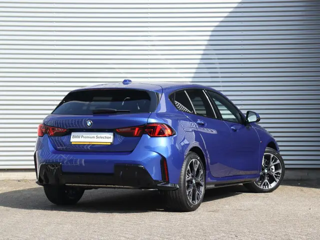 BMW 1 Serie 5-deurs 120 2025 Benzine 2