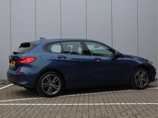 BMW 1 Serie 118i Business Edition 2022 Benzine 5