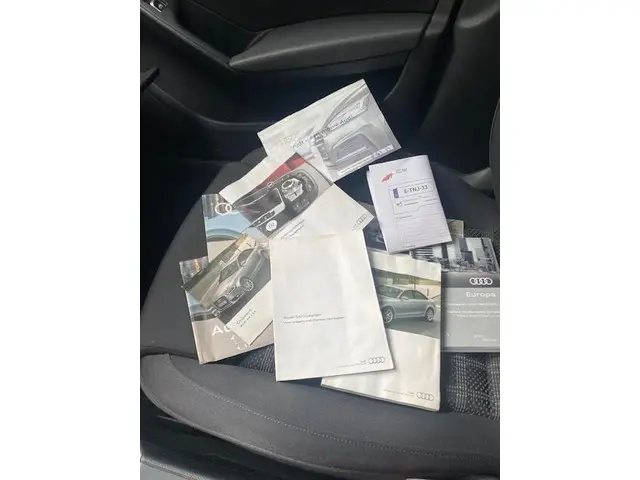 Audi A4 Limousine 1.8 TFSIe Limited S 2014 Benzine 17